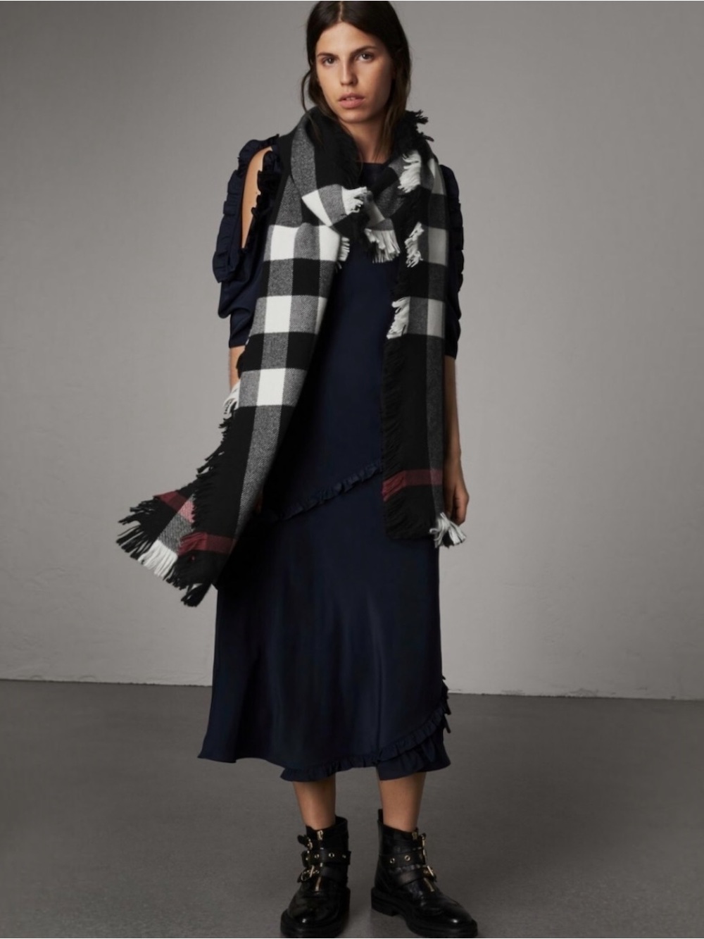 BURBERRY HALF MEGA FASHION CHECK WOOL FRINGE SCARF